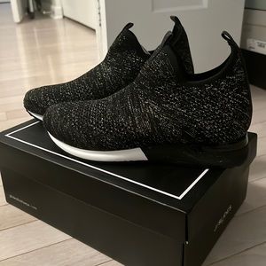 J/SLIDES SNEAKERS BLACK WHITE Size 8 NEW IN BOX